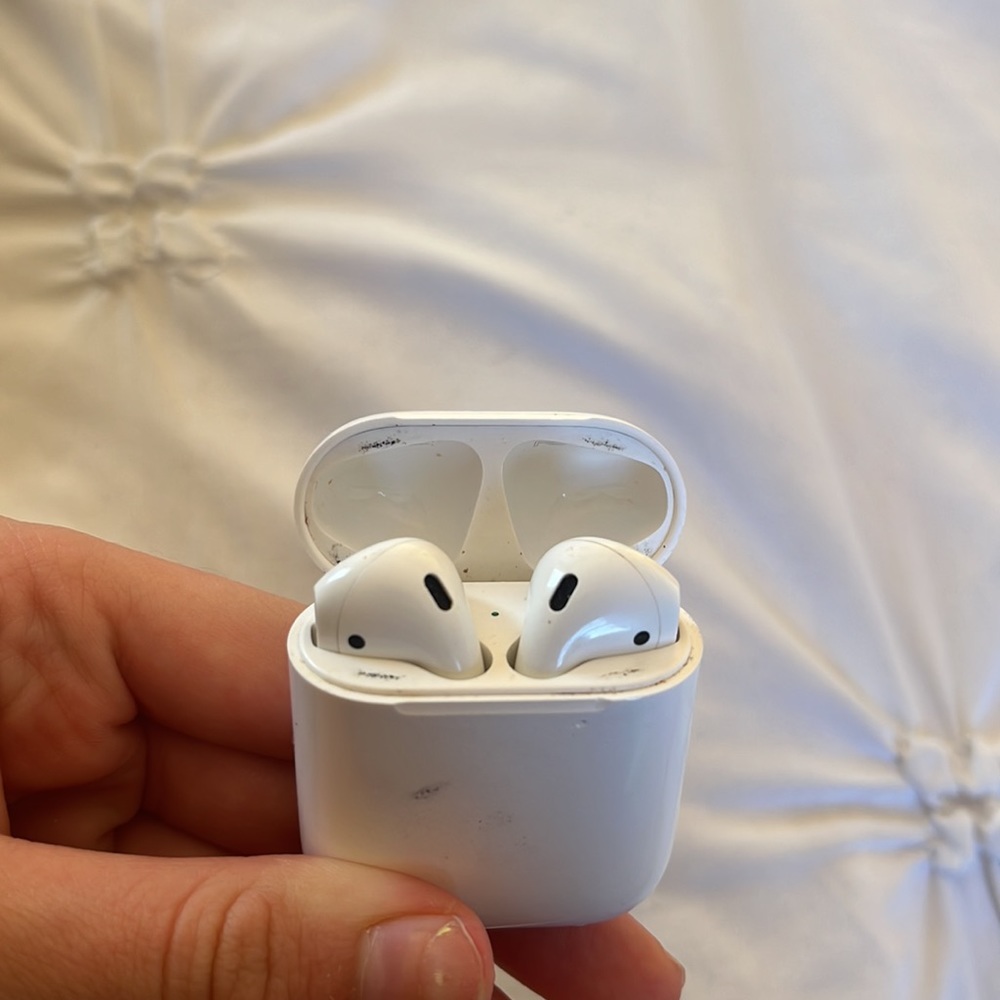 Apple Airpods - Picture 4 of 4